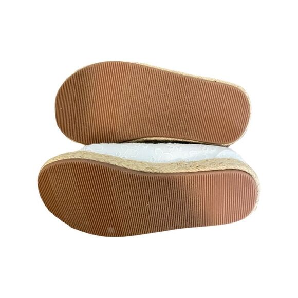 NEW - GAP white eyelet espadrille slip-ons. Size 8 - Picture 4 of 4
